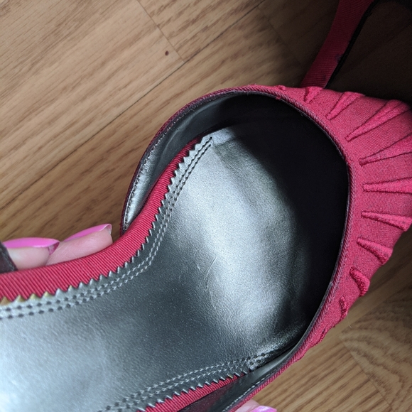 Formal point toe red heels - Picture 3 of 8